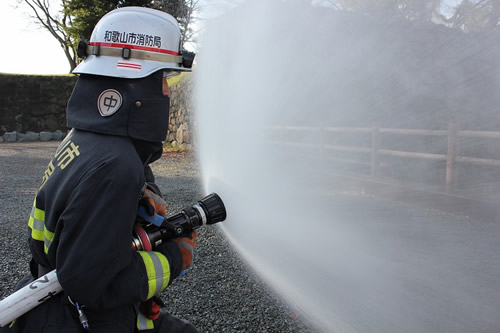 写真：水のかべ