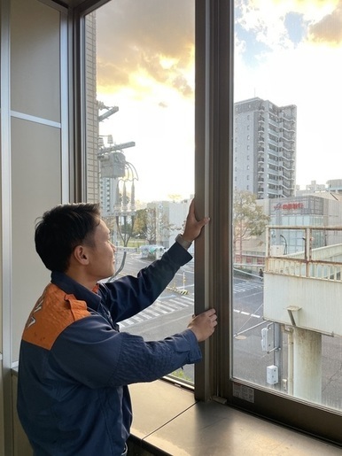 写真：サッシ