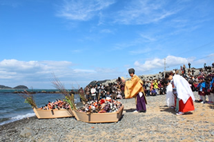 写真4：雛流し