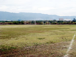 写真2：小豆島球技場