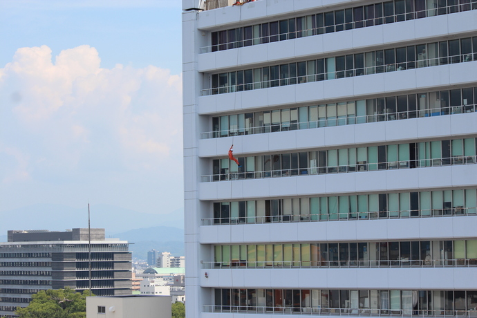 [訓練風景1：座席懸垂降下と呼ばれる降下方法]