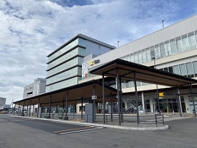 舗装後の南海和歌山市駅前広場バスゾーンの写真