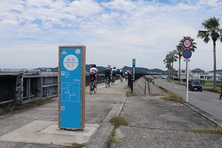 サイクリングシーン2　案内看板