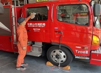 写真：車両拭き