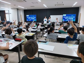 小中学校への出張授業の様子