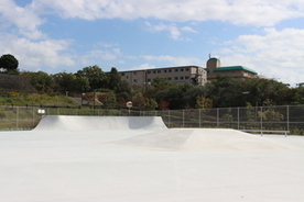 つつじが丘総合公園にぎわい・スポーツ公園ゾーン　スケートボード専用パークの写真