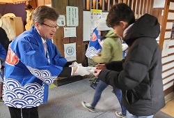 画像1：和歌山城で新年を祝う