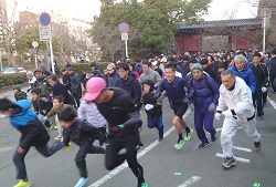 画像2：和歌山城で新年を祝う