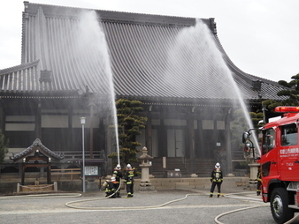 一斉放水の写真